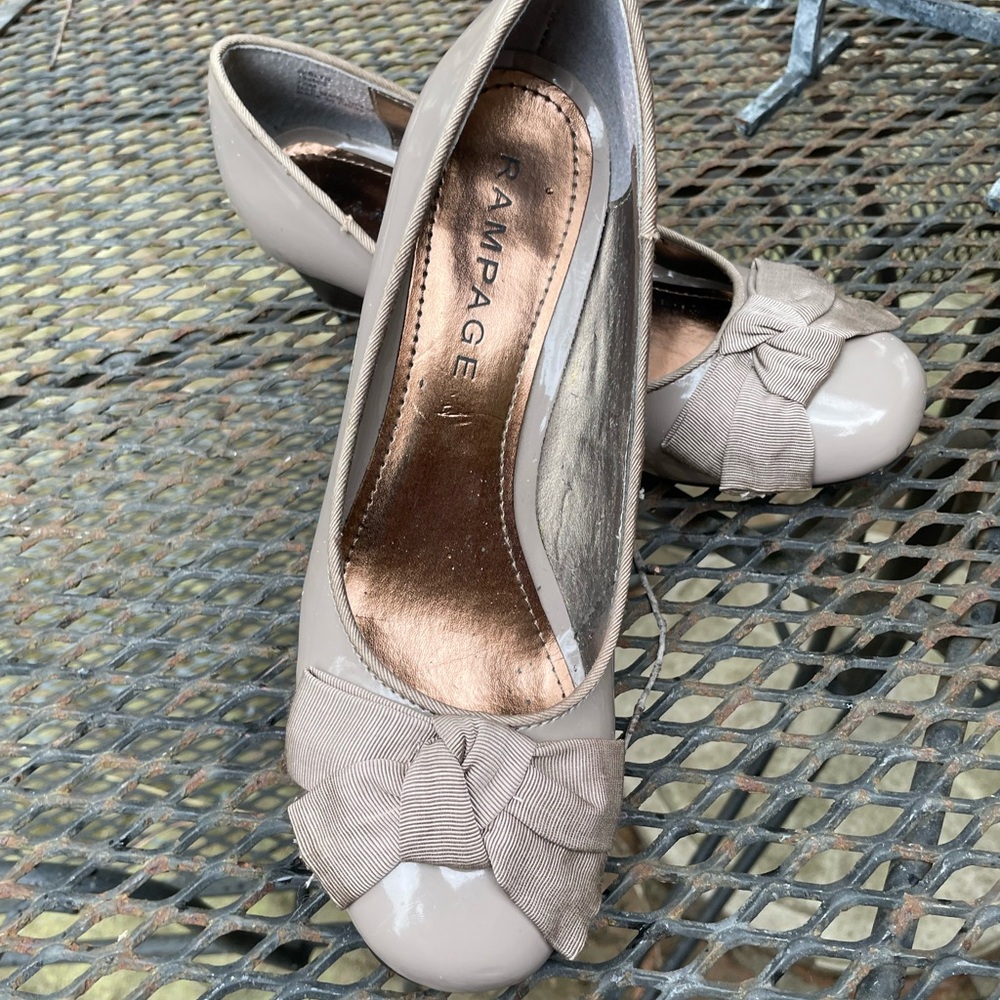 Rampage Women's Beige Pumps with Bow
